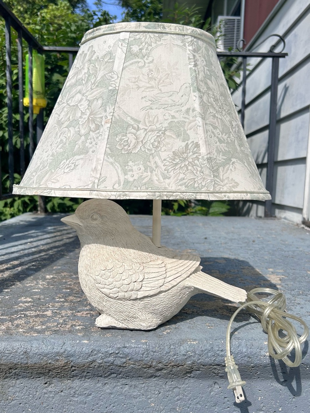 A Homestead Shoppe Classic Country Farmhouse Designed Bird Table Lamp Working